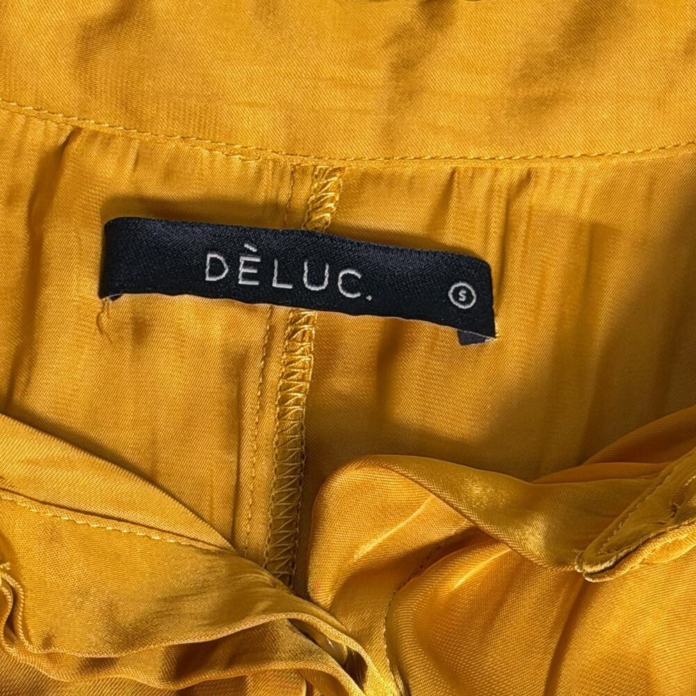 Dèluc Women’s button-down blouse, Sleeveless Size Small, Mustard Gold Color